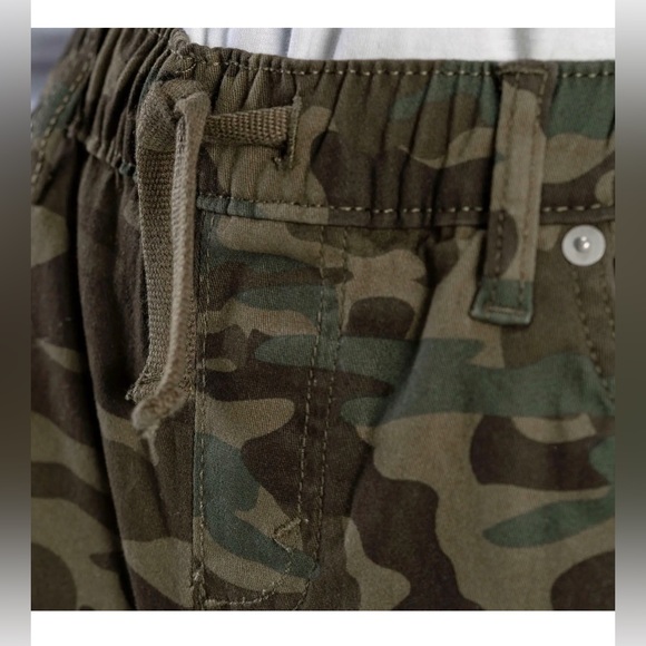 Levi's Twill Jogger Pants Forest Camo Boy's/Girl’s Sz 8 & 12 MSRP$42 - Picture 3 of 8
